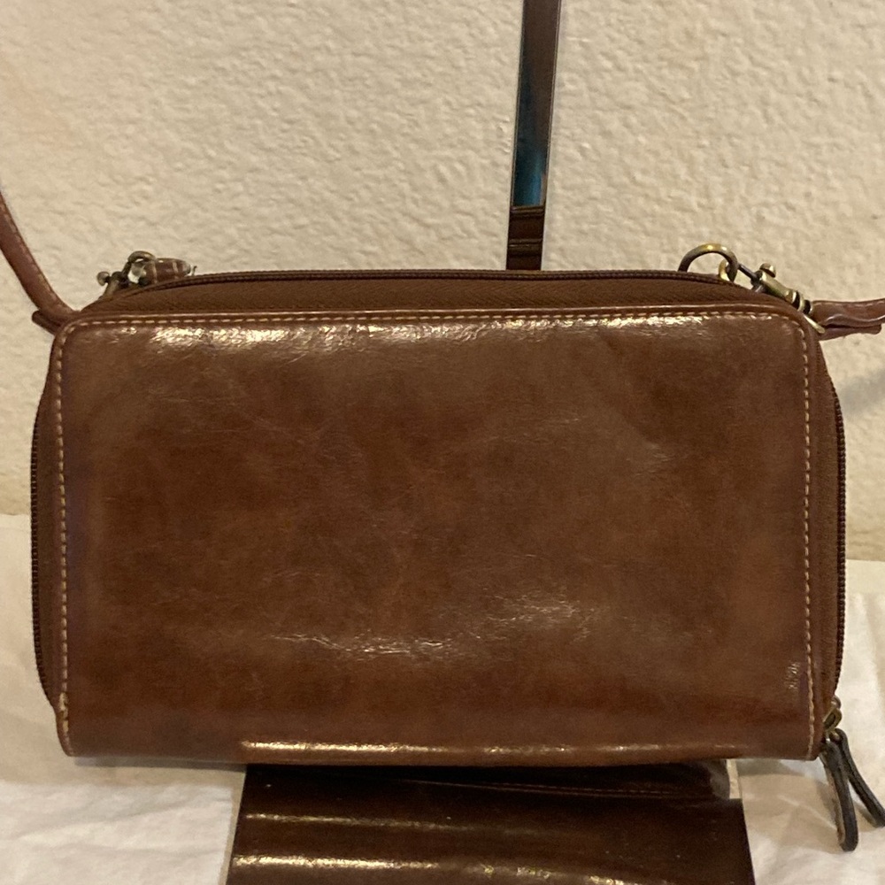 Elegant Brown Leather Crossbody Bag - Picture 4 of 10
